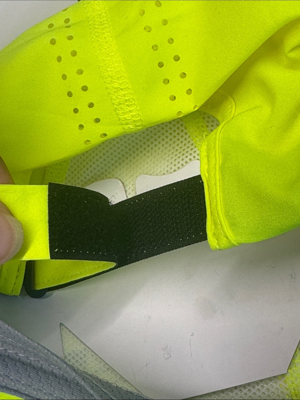UNISEX Under Armour High-Visibility Neon Yellow Running Cap - Picture 14 of 14